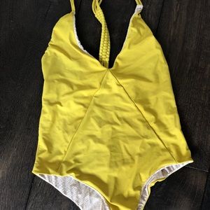 Acacia Venezuela one piece in pineapple yellow L